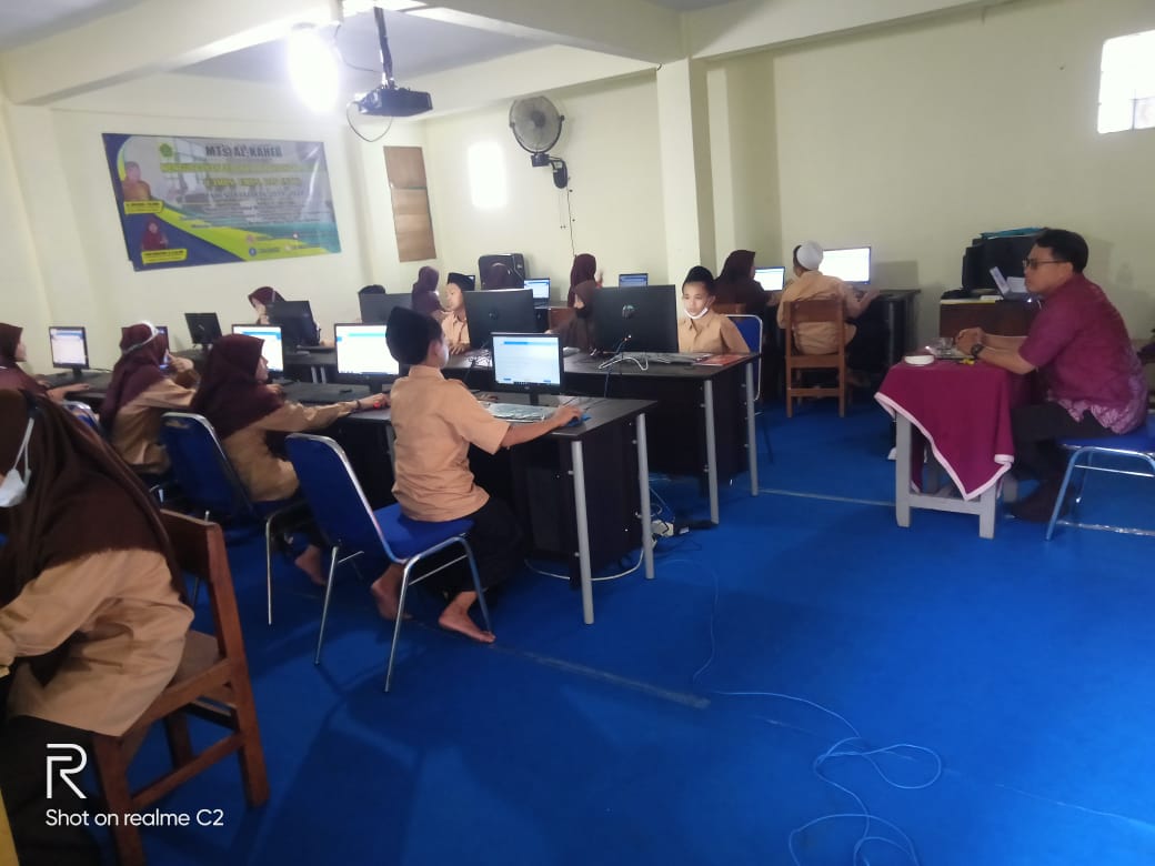 Monitoring Ujian Madrasah MTs Al Kahfi 2022 